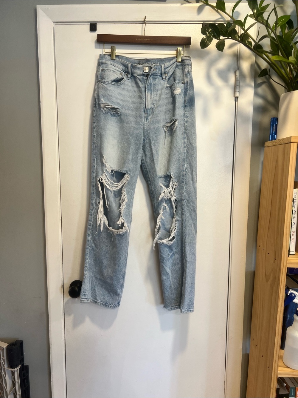 American Eagle Outfitters Light Blue 90’s Boyfriend Distressed High-Rise Jeans